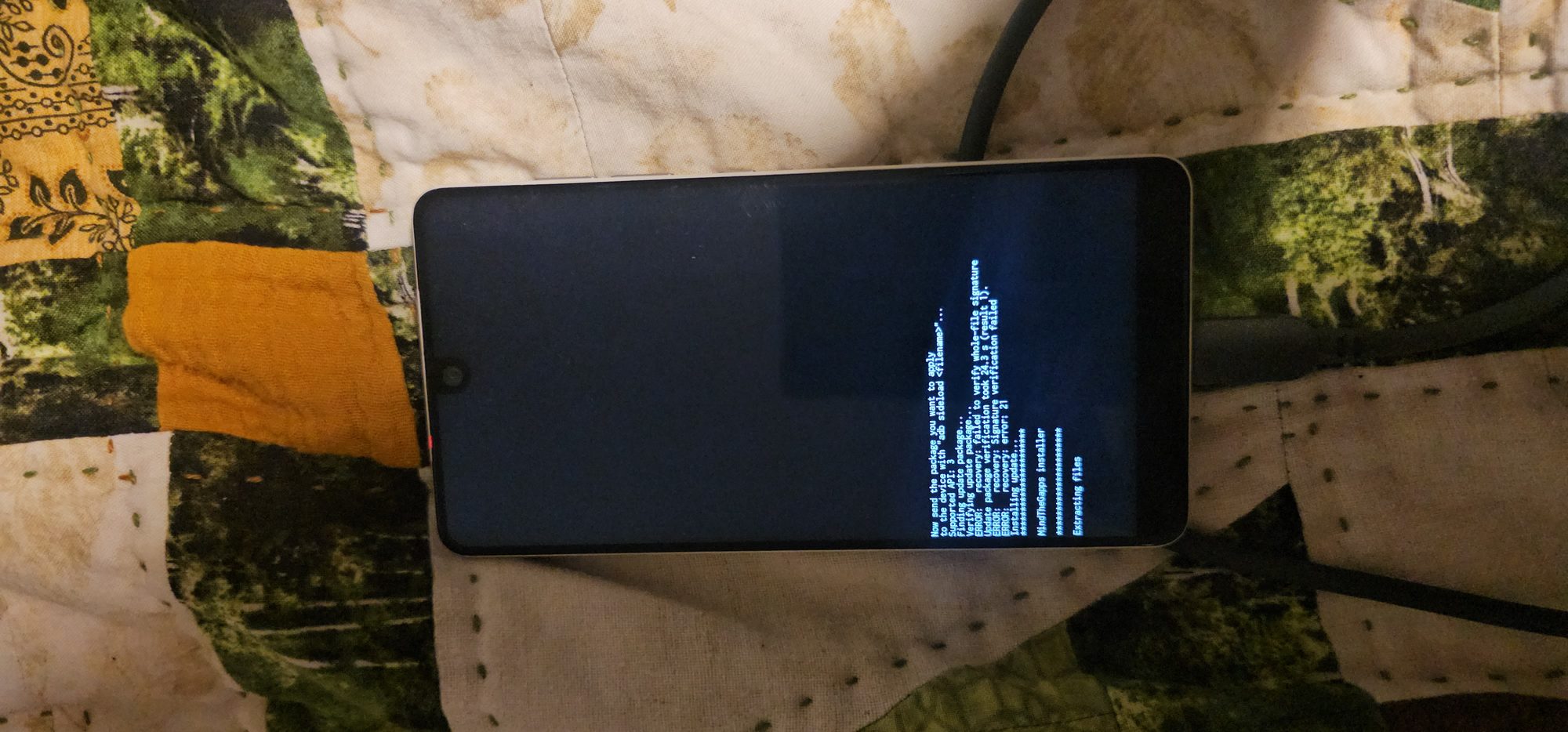 Recovery log on the phone showing the MindTheGapps installer starting and extracting files
